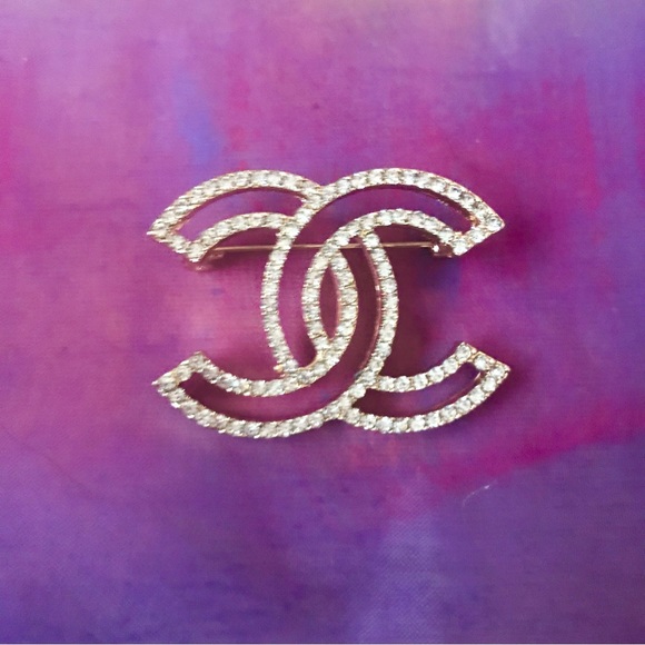 FabulouslyFitted | A Crowd Brooches Galore in Diamonds & Pearls - Picture 7 of 11